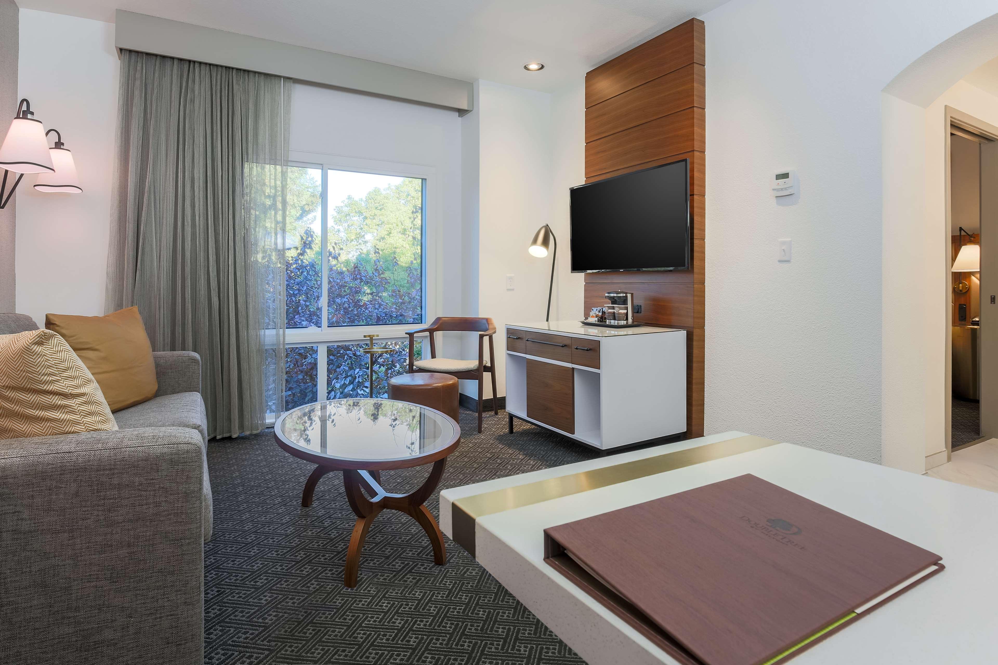 Doubletree Suites By Hilton Hotel Sacramento - Rancho Cordova Exterior photo