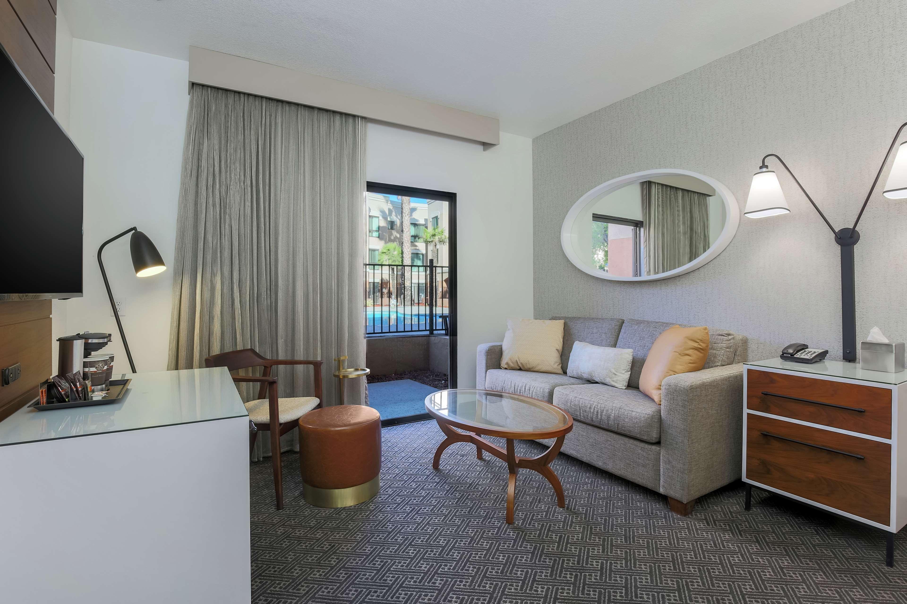 Doubletree Suites By Hilton Hotel Sacramento - Rancho Cordova Exterior photo